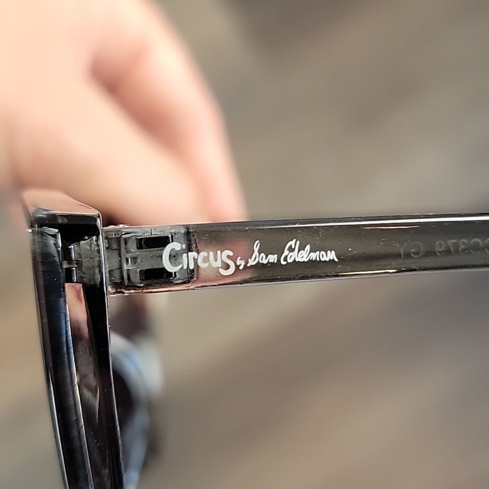 Sunglasses 2 assorted styles - Picture 6 of 11